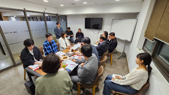 영화 '속초에서의 겨울' 관련 간담회. 속초시 제공