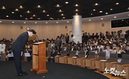 고개 숙인 최태원 SK 회장...대국민 사과