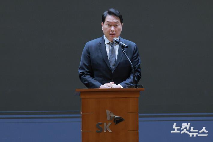 최태원 "SKT 해킹사태 뼈아프게 반성…문제 해결에 최선"