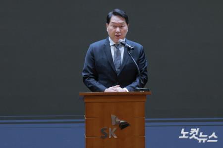 최태원 "SKT 해킹사태 뼈아프게 반성…문제 해결에 최선"