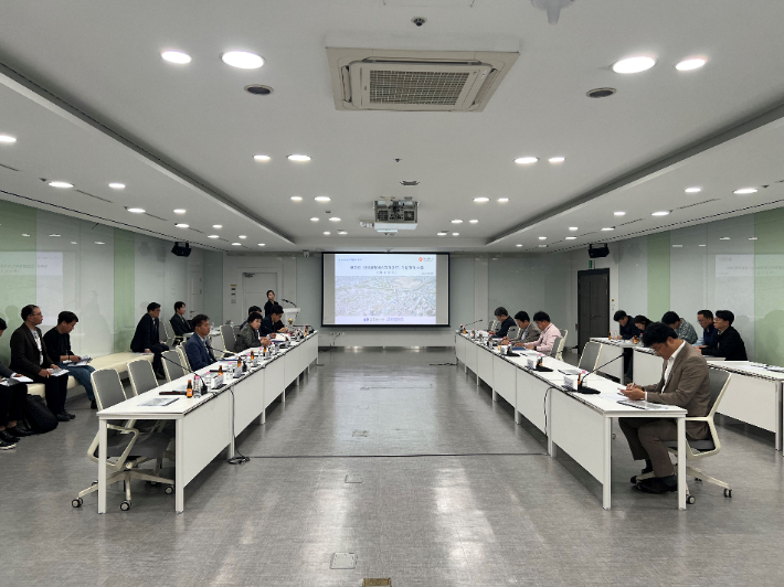 광주광역시는 7일 시청 소회의실에서 '광주권 간선급행버스체계(BRT) 개발계획 수립용역 착수보고회'를 열고, 본격적인 사업 추진에 나섰다. 광주시 제공