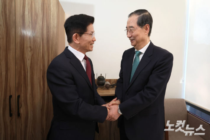 김문수-한덕수 단일화 담판 '결렬'…김문수 측 "의총 안 가"