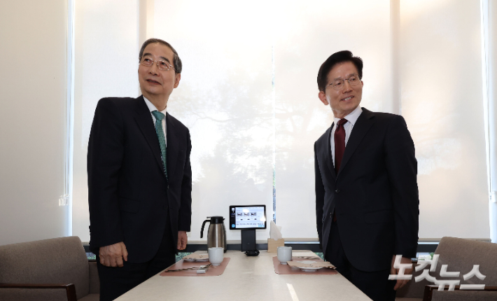 [속보]국민의힘 지도부 "당 주도 단일화 시작…여론조사 진행"