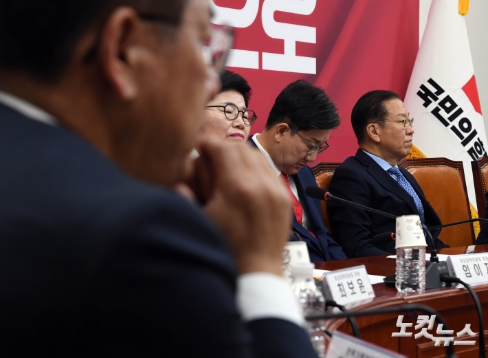 무거운 분위기의 국민의힘 비대위 회의