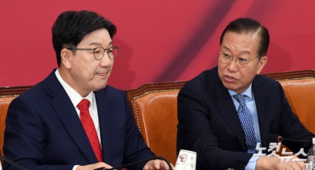 대화하는 권영세-권성동