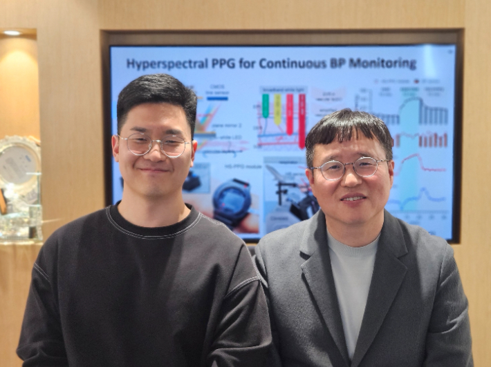 바이오및뇌공학과 박정우 박사후연구원(왼쪽)과 정기훈 교수. 카이스트 제공