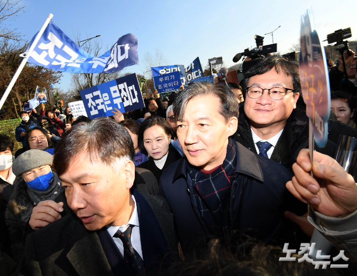 검찰, '대학원 입시 비리' 조국 아들 기소유예 처분