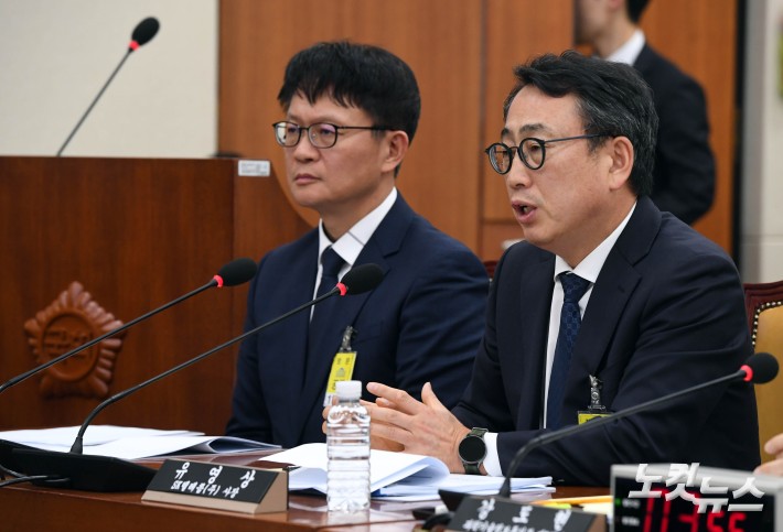 국회 청문회 출석한 SKT 사장