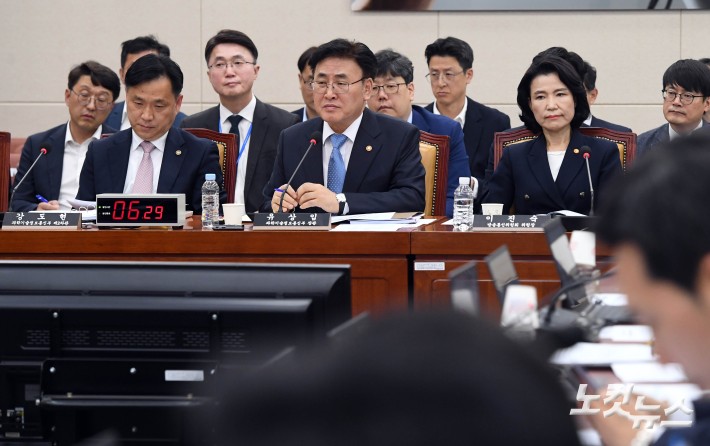 질의에 답하는 과기부 장관
