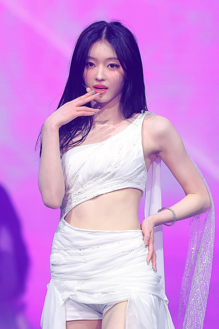 오마이걸 유아 "새 소속사서 배우 전향…그룹 활동은 계속"