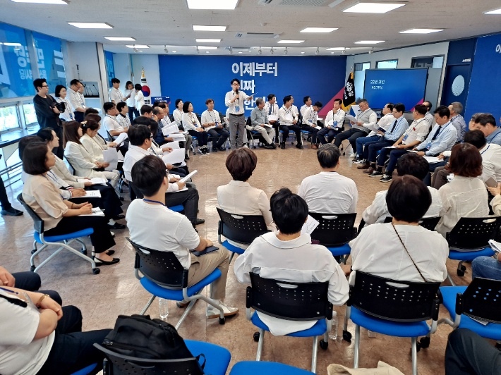 더불어민주당 울산시당선거대책위원회는 8일 울산시당 민주홀에서 울산선대위 출범회의를 열었다. 민주당 울산시당 제공