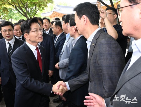 국회 도착한 김문수