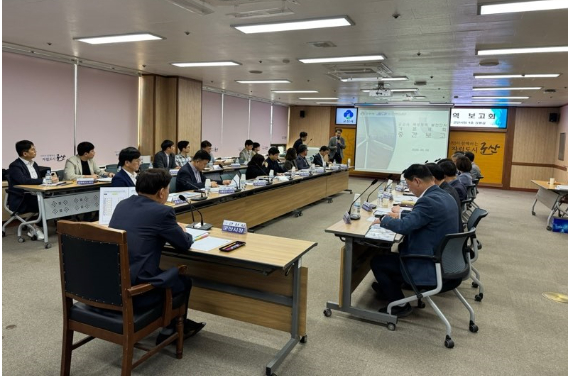 군산시가 지난 8일 군산시 해상풍력 기본계획 용역 보고회를 개최했다. 군산시 제공