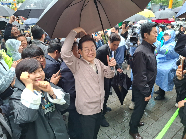 이재명 경북서 경청투어 "APEC으로 찬란한 문화 꽃피우겠다"