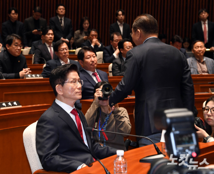 김문수, 지도부 주도 단일화 '거부'…"불법 부당 수단 동원"