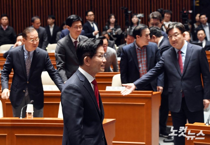 의총장 들어선 김문수