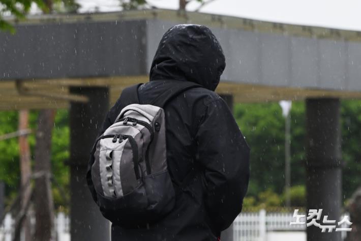 추적추적 내리는 비