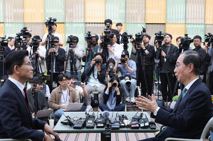 '내가 대선 후보'…'단일화 약속 지켜라'[노컷한컷]