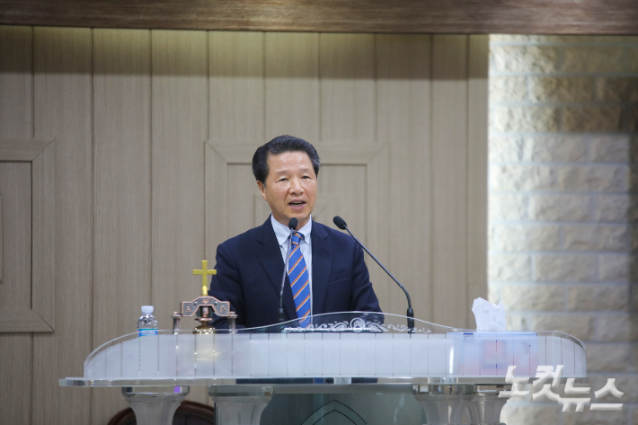 호남노회장협의회 회장 김판정 목사가 설교를 전하고 있다.