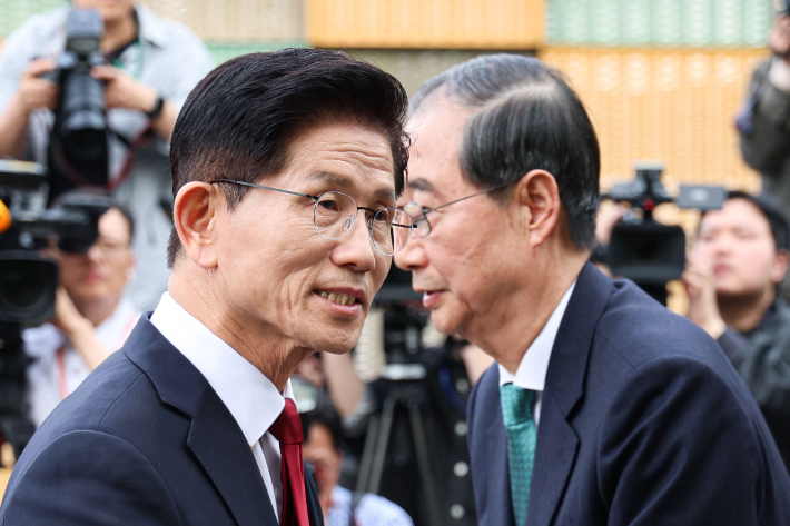 [속보]김문수-한덕수 단일화 협상 일단 결렬…김 측 "말 바꿔"