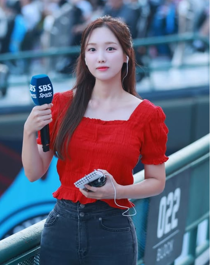 '야구 여신' 김세연 아나 깜짝 결혼…"조용한 스몰웨딩"