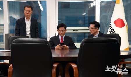 당사 대통령후보실로 들어간 김문수