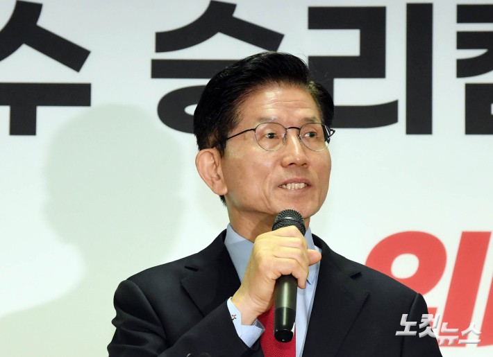 긴급 기자회견 하는 김문수