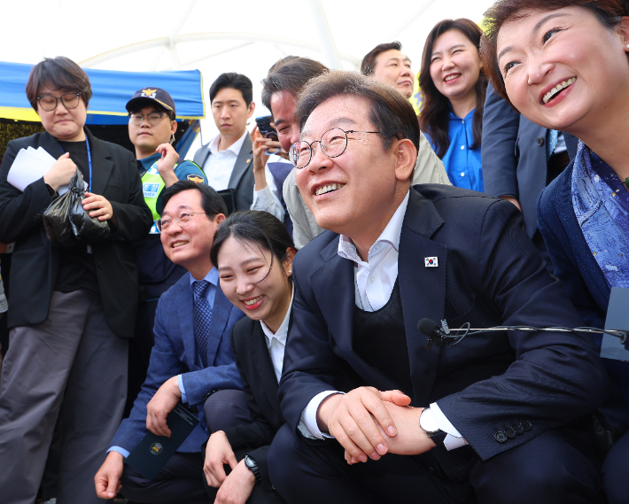 이재명, 선관위 대선후보 등록…"진짜 대한민국 되찾겠다"
