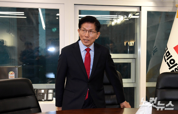 김문수, '후보 박탈 가처분' 오후 5시 출석…국힘 내홍 법정으로[영상]