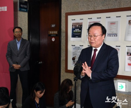 단일화 협상 입장 밝히는 김문수 측 김재원 비서실장