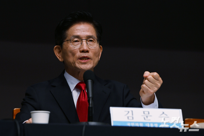 '기사회생' 김문수, 대통령 후보 자격 회복…권영세 사퇴