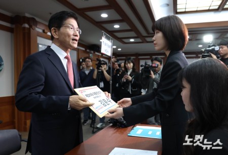 김문수, 선관위에 대선후보 등록