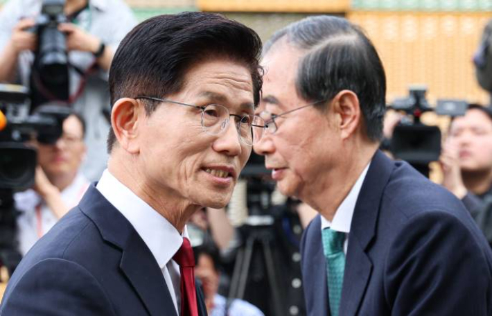 국민의힘 대선 후보가 한덕수에서 다시 김문수로 확정되면서 교체 논란은 일단락됐지만, 내부 분열은 오히려 더 뚜렷해졌다. 윤창원 기자