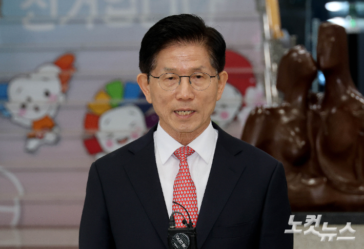 [속보]김문수 "대선후보 취소 가처분신청 취하…통합의 시간"