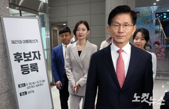 김문수, 마침내 선관위에 '국힘 후보' 등록…"반드시 당선"