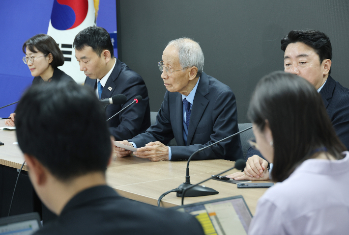 민주, '다시 김문수' 국힘에 "이런 세력에 나라 맡기겠나"