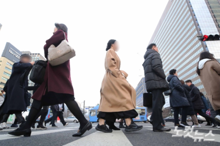 "근로자 12.5% 작년 최저임금 못받아…주휴수당 반영하면 21.1%"