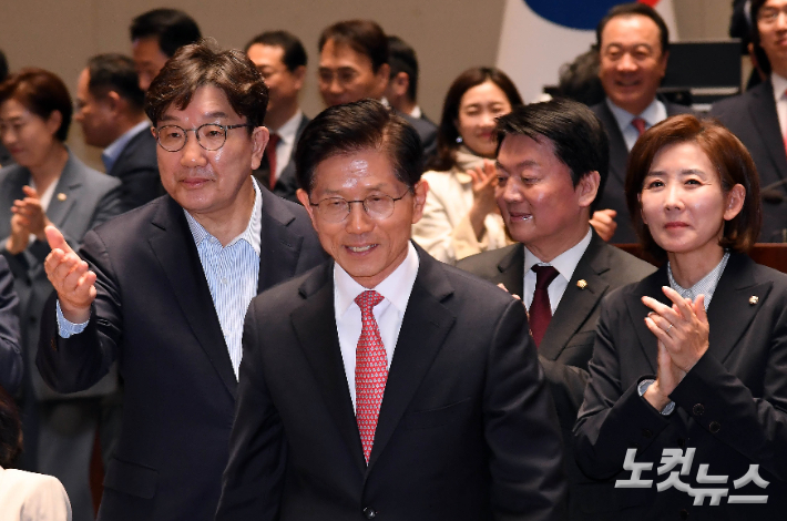 [칼럼]후보교체 쿠데타 무산…국민의힘, '죽어야 산다'
