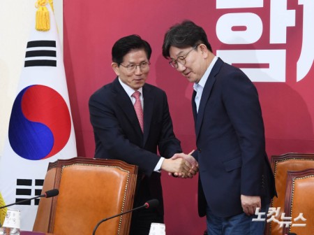 손잡은 김문수-권성동