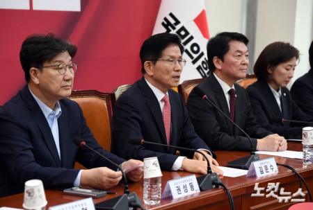 선대위 회의 참석한 김문수 후보