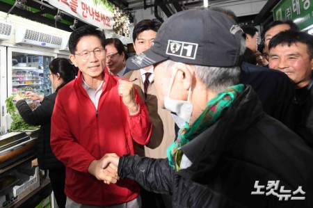 김문수, 선거운동 첫 일정 가락시장