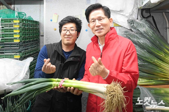 가락시장 찾은 국민의힘 김문수 대선 후보