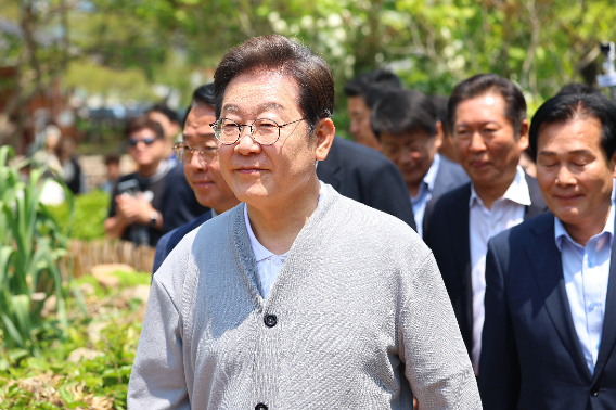 이재명 '위증교사' 2심도 연기…모든 공판 대선 이후로