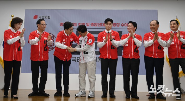 국힘 중앙선대위 기념사진1