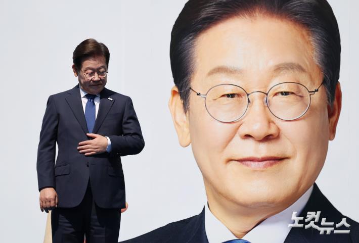 첫 유세 나선 이재명 후보