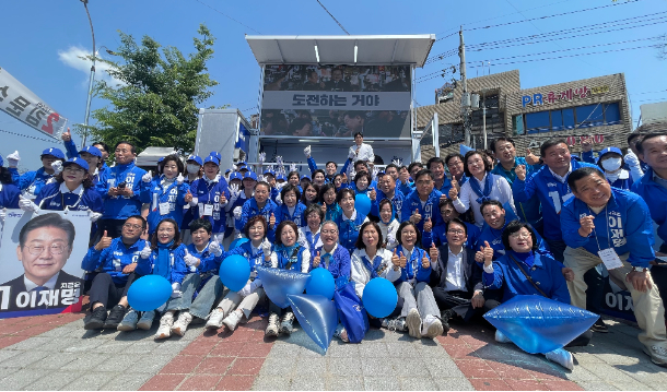 더불어민주당 전남도당 선거대책위원회는 12일 오전 10시 순천 아랫장에서 제21대 대통령 선거 공식 선거운동 출정식을 개최했다. 더불어민주당 전남도당 제공