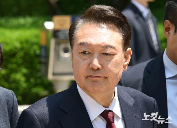오전 공판 마친 윤석열