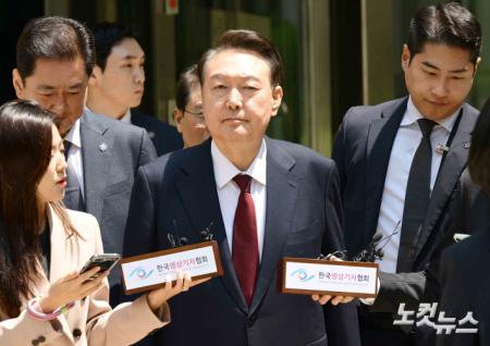 오전 공판 마친 윤석열