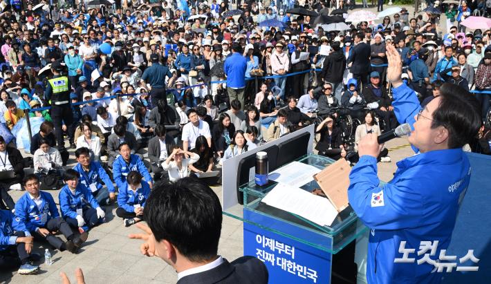 동탄에서 유세하는 이재명 후보