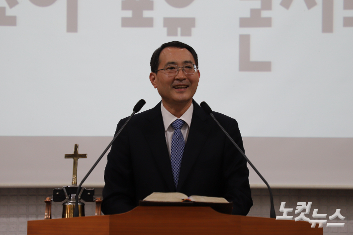 상옥중앙교회 정호철 담임목사. 유상원 아나운서